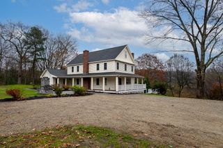 853 Oxford St S, Auburn, MA 01501