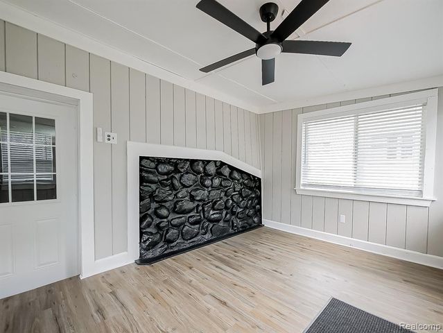 3170 Dixie Highway E, Waterford, MI 48328