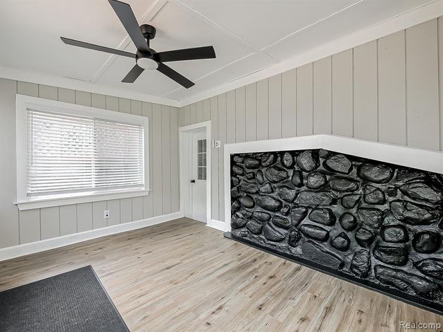 3170 Dixie Highway E, Waterford, MI 48328