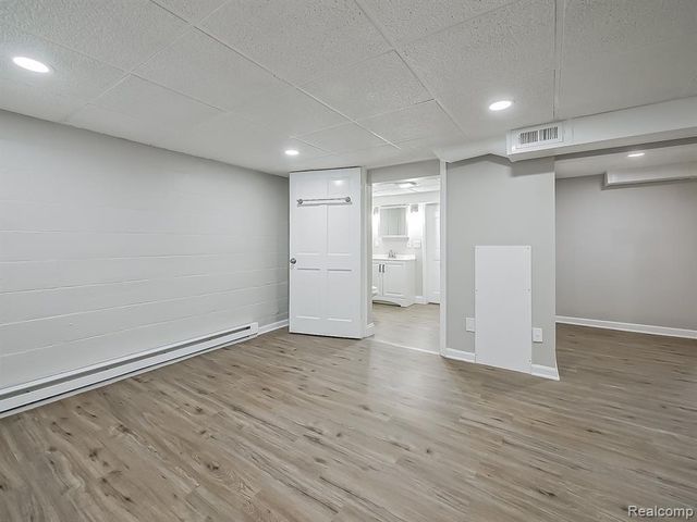 3170 Dixie Highway E, Waterford, MI 48328