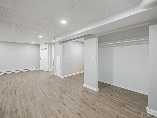 3170 Dixie Highway E, Waterford, MI 48328
