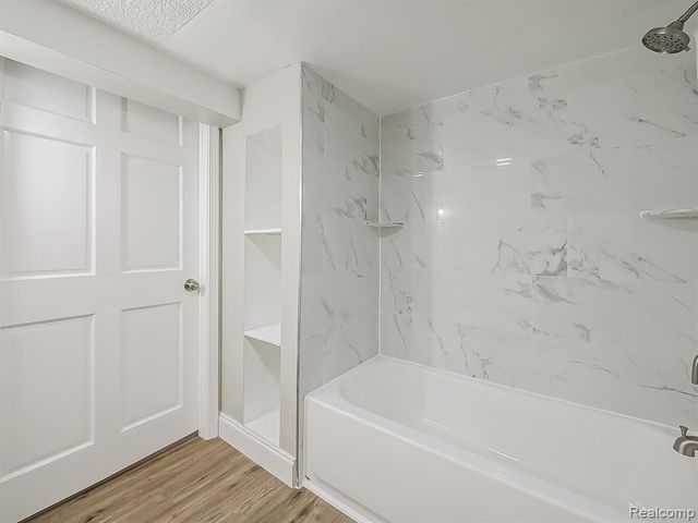 3170 Dixie Highway E, Waterford, MI 48328