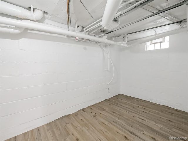 3170 Dixie Highway E, Waterford, MI 48328