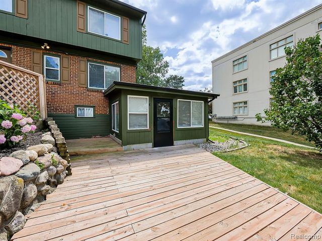 3170 Dixie Highway E, Waterford, MI 48328