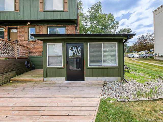3170 Dixie Highway E, Waterford, MI 48328