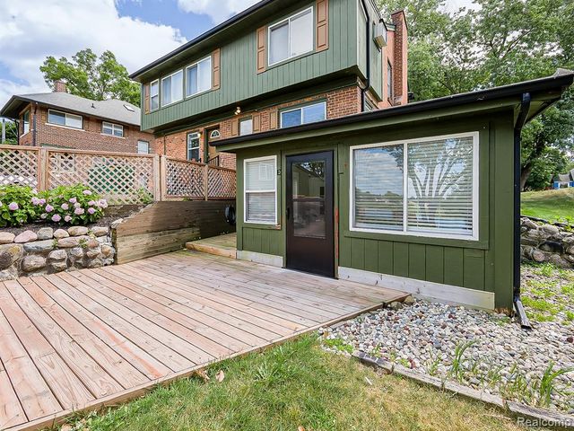 3170 Dixie Highway E, Waterford, MI 48328