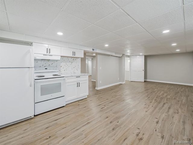 3170 Dixie Highway E, Waterford, MI 48328