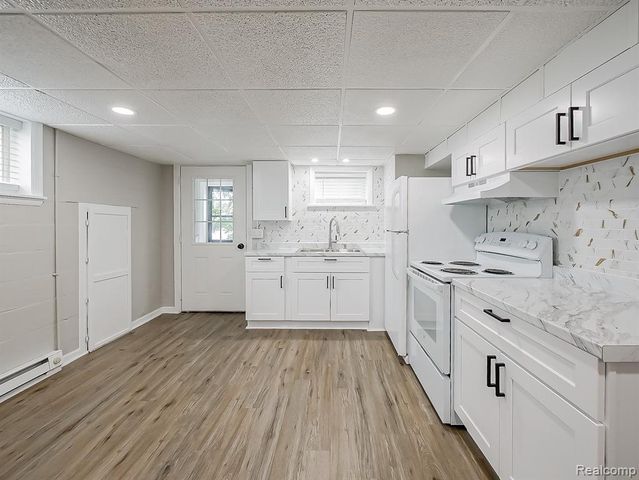 3170 Dixie Highway E, Waterford, MI 48328