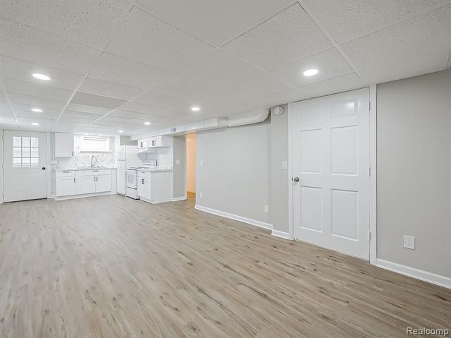 3170 Dixie Highway E, Waterford, MI 48328