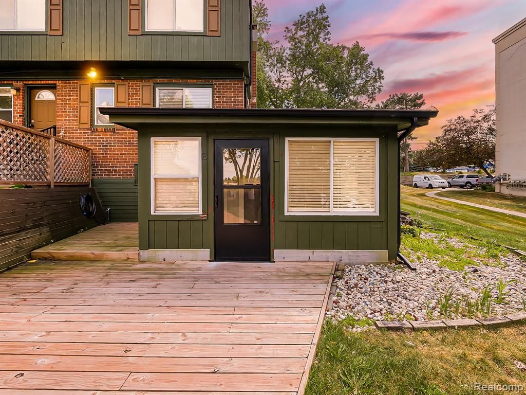 3170 Dixie Highway E, Waterford, MI 48328