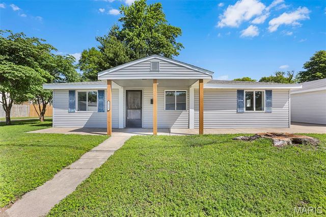 1323 Lewis Avenue, Wood River, IL 62095
