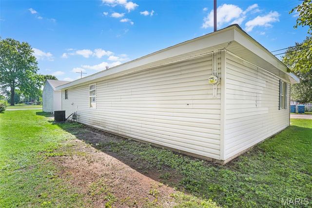 1323 Lewis Avenue, Wood River, IL 62095