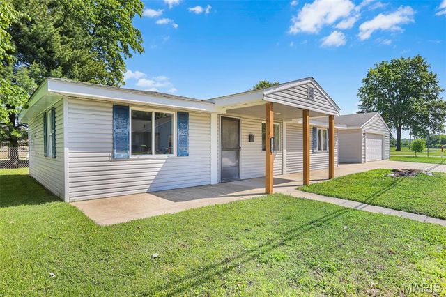 1323 Lewis Avenue, Wood River, IL 62095