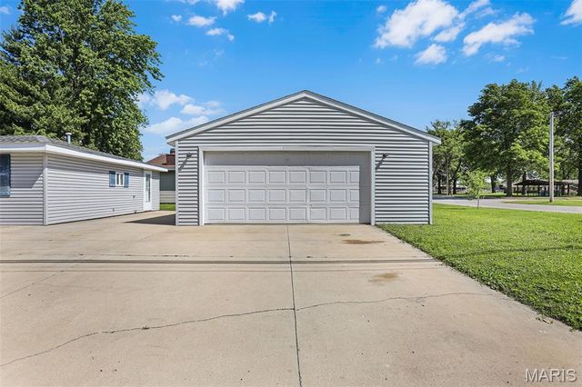 1323 Lewis Avenue, Wood River, IL 62095
