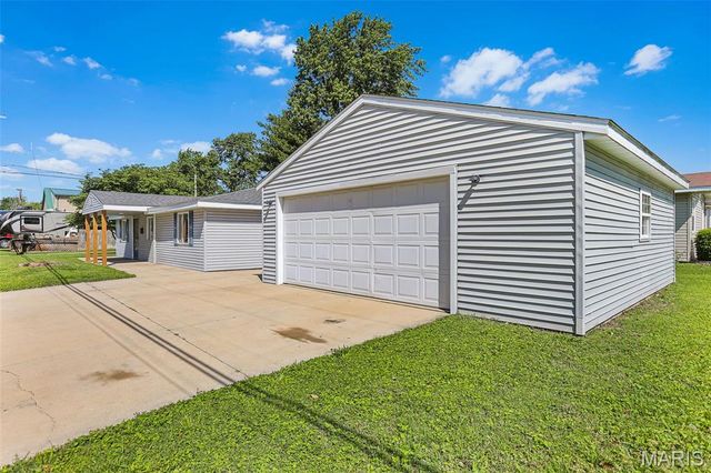 1323 Lewis Avenue, Wood River, IL 62095