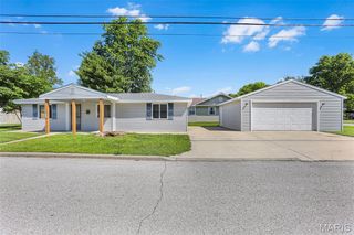 1323 Lewis Avenue, Wood River, IL 62095