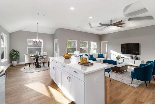 212 Tahitian DR, Bastrop, TX 78602