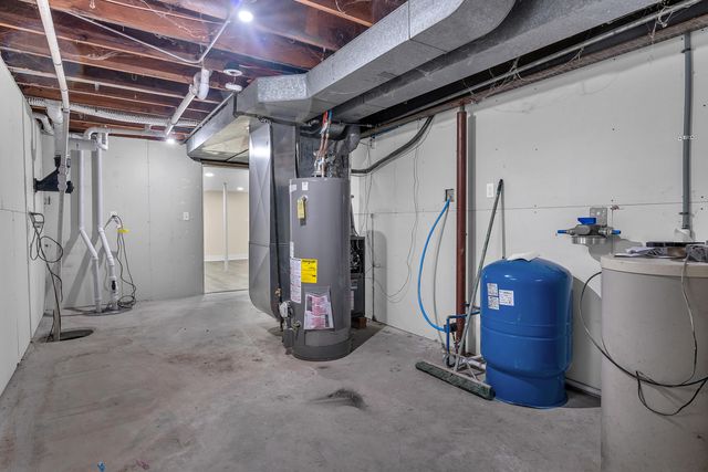 1952 Hayes Leonard Road, Valparaiso, IN 46385