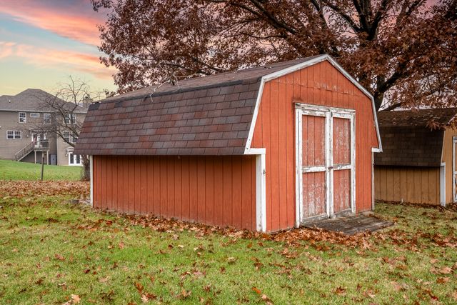 1952 Hayes Leonard Road, Valparaiso, IN 46385