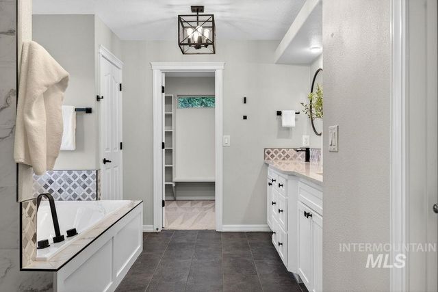 2910 S Mayflower Way, Boise, ID 83709