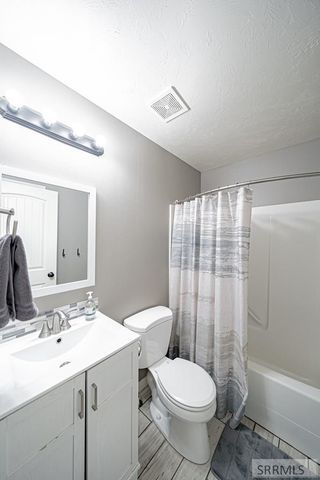 5048 Chimney Rock Drive, Ammon, ID 83406