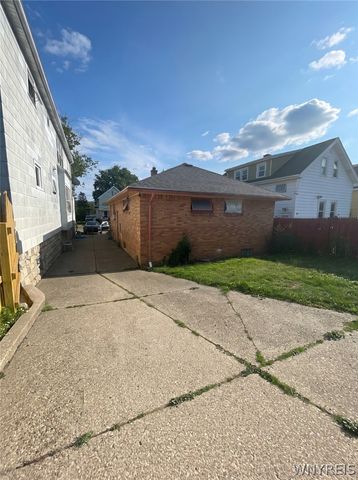 24 Bell Road, Cheektowaga, NY 14225