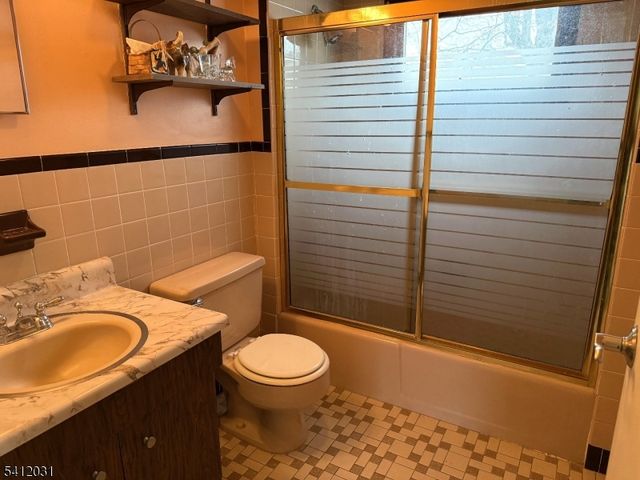 36 Kearney St, Lyndhurst Twp., NJ 07071