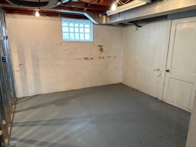 36 Kearney St, Lyndhurst Twp., NJ 07071