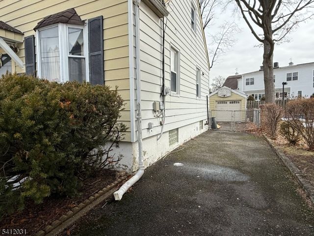 36 Kearney St, Lyndhurst Twp., NJ 07071
