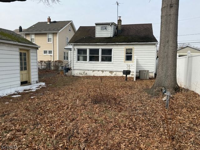 36 Kearney St, Lyndhurst Twp., NJ 07071