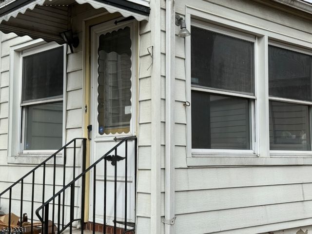 36 Kearney St, Lyndhurst Twp., NJ 07071