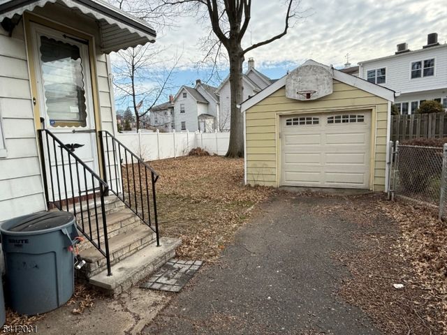 36 Kearney St, Lyndhurst Twp., NJ 07071