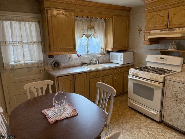 36 Kearney St, Lyndhurst Twp., NJ 07071