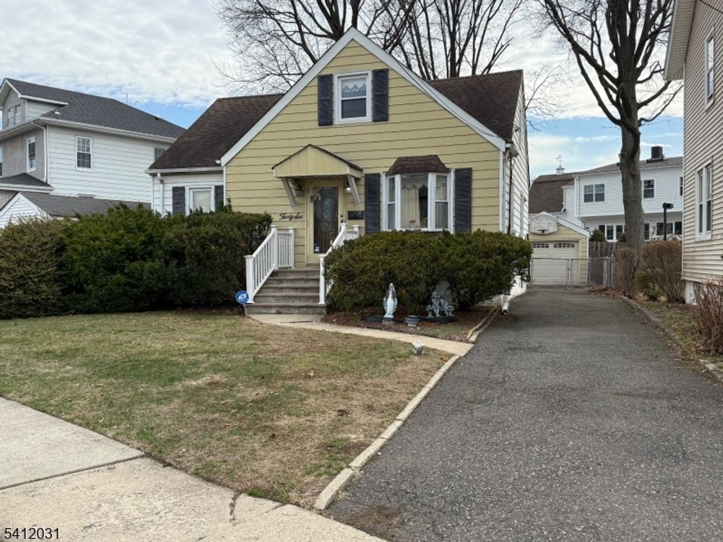 36 Kearney St, Lyndhurst Twp., NJ 07071
