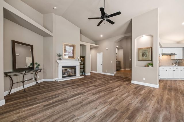 2955 E Pryor Drive, Fresno, CA 93720