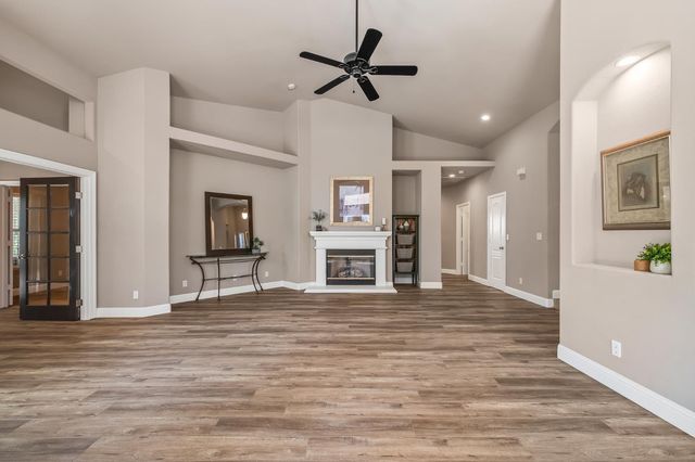 2955 E Pryor Drive, Fresno, CA 93720