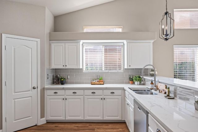2955 E Pryor Drive, Fresno, CA 93720