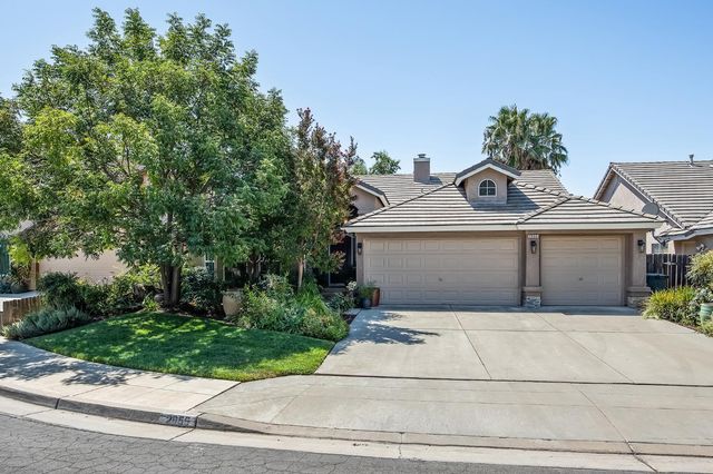 2955 E Pryor Drive, Fresno, CA 93720