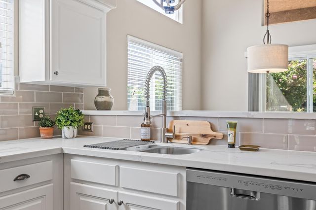 2955 E Pryor Drive, Fresno, CA 93720