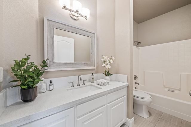 2955 E Pryor Drive, Fresno, CA 93720