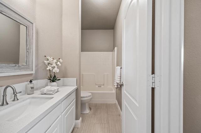 2955 E Pryor Drive, Fresno, CA 93720