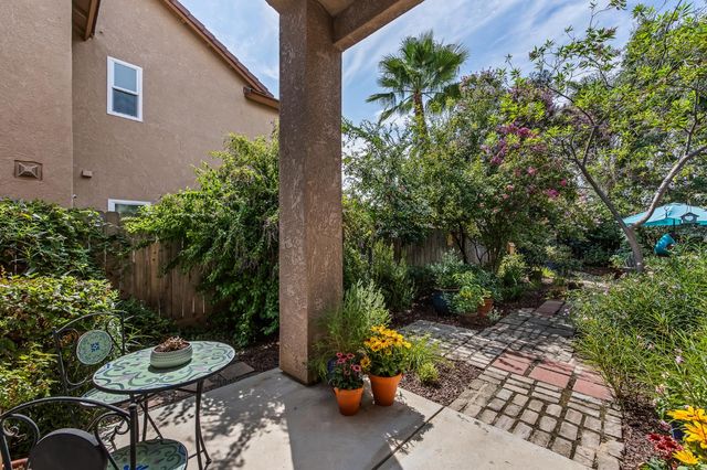 2955 E Pryor Drive, Fresno, CA 93720
