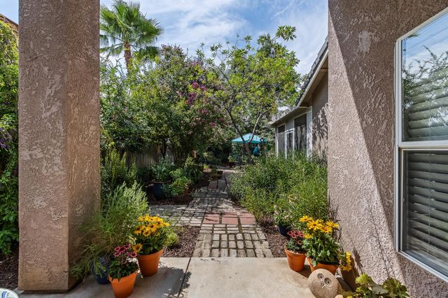 2955 E Pryor Drive, Fresno, CA 93720