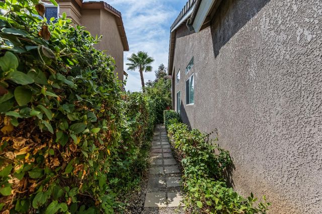 2955 E Pryor Drive, Fresno, CA 93720