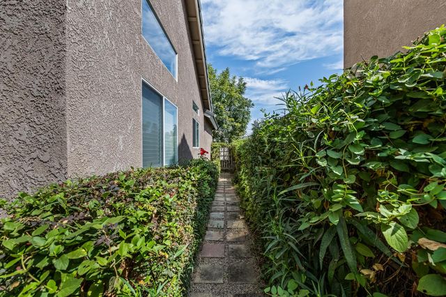 2955 E Pryor Drive, Fresno, CA 93720