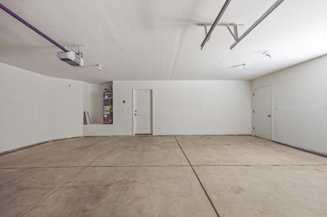 2955 E Pryor Drive, Fresno, CA 93720