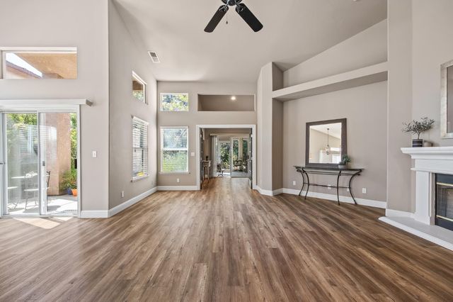 2955 E Pryor Drive, Fresno, CA 93720