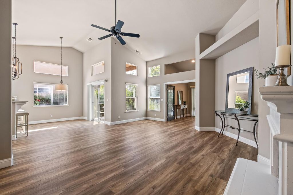Image 13 of property listing at 2955 E Pryor Drive, Fresno, CA 93720