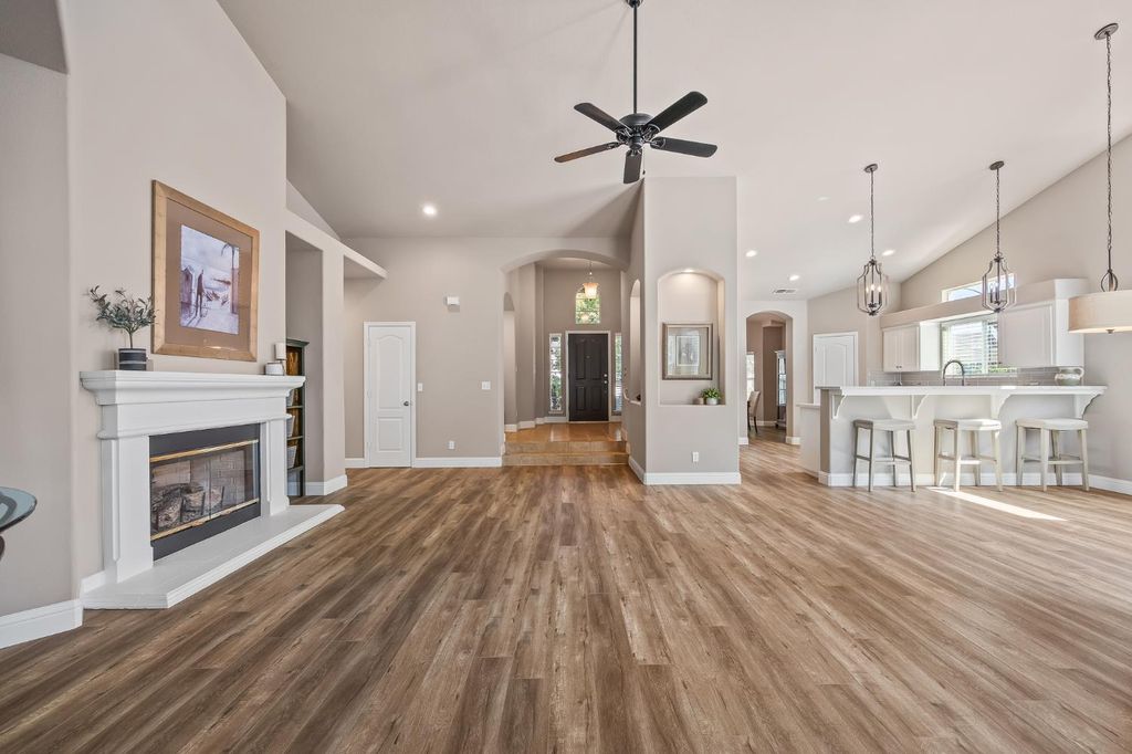Image 14 of property listing at 2955 E Pryor Drive, Fresno, CA 93720