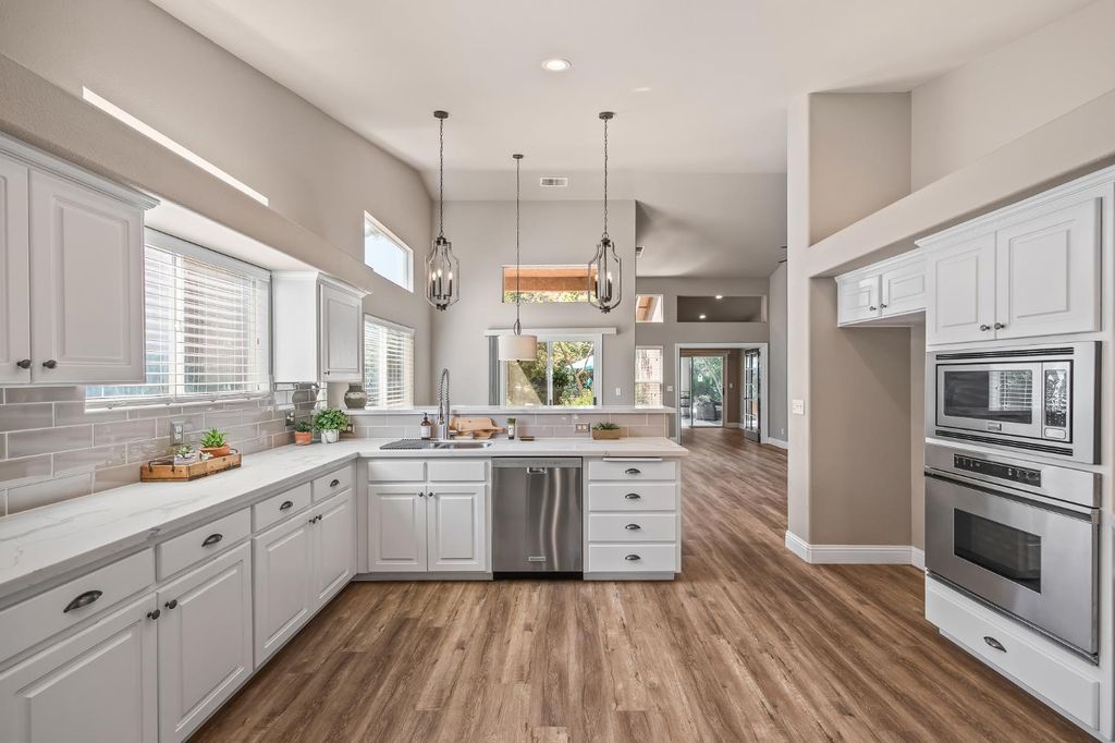 Image 16 of property listing at 2955 E Pryor Drive, Fresno, CA 93720